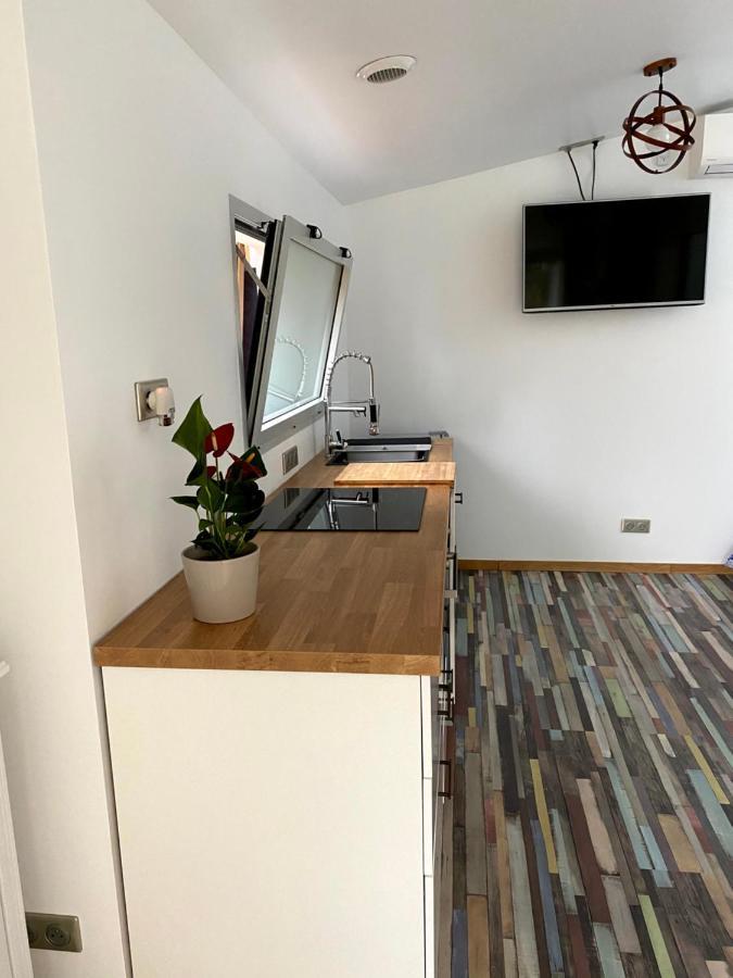 Le 9Ieme Entracte Hotel Марсилия Екстериор снимка