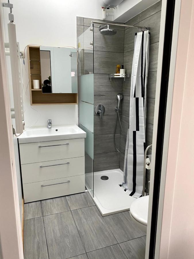 Le 9Ieme Entracte Hotel Марсилия Екстериор снимка