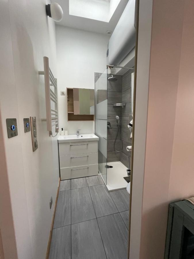 Le 9Ieme Entracte Hotel Марсилия Екстериор снимка